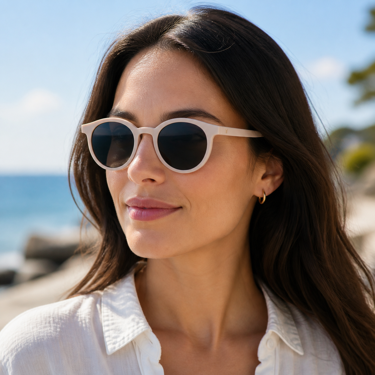 Women’s Ivory full-rim oval sunglasses, front adult model fit